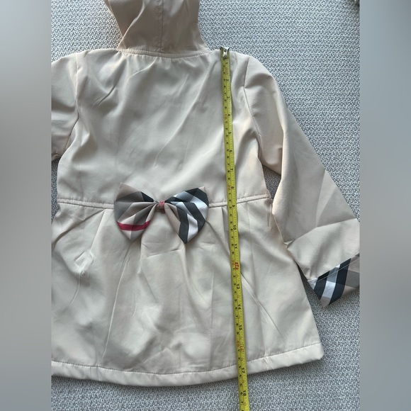 Burberry Kids Beige Raincoat with Plaid Trim - Picture 6 of 10